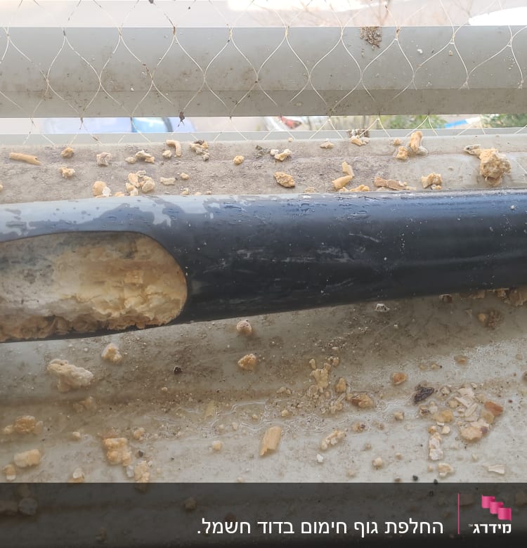 חלק פנימי של דוד שמש עם אבנית